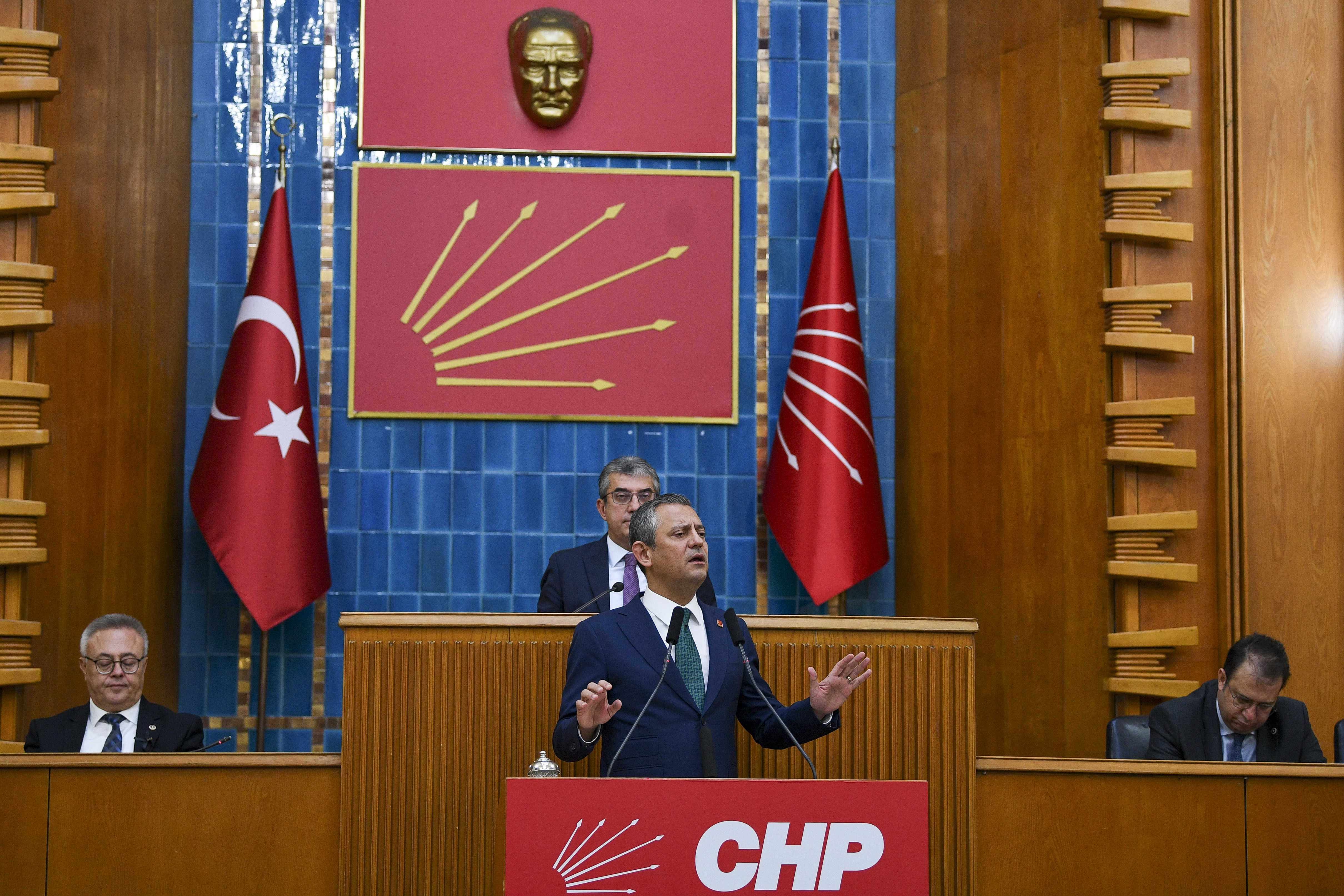 Özgür Özel: Sandığı bekliyoruz, erken seçim istiyoruz